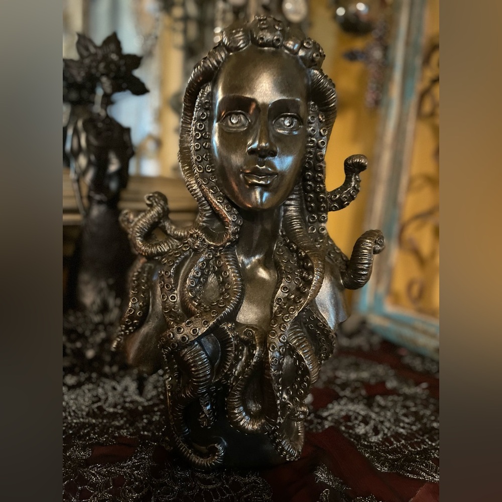 TOMMY BAHAMA Halloween 14.25” LED Octopus Medusa Vibes Lady Bronze Bust Statue